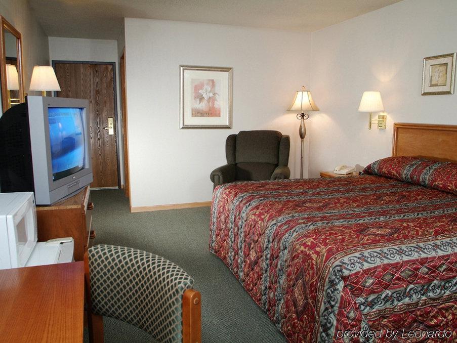 Heartland Inn Coralville Exterior photo