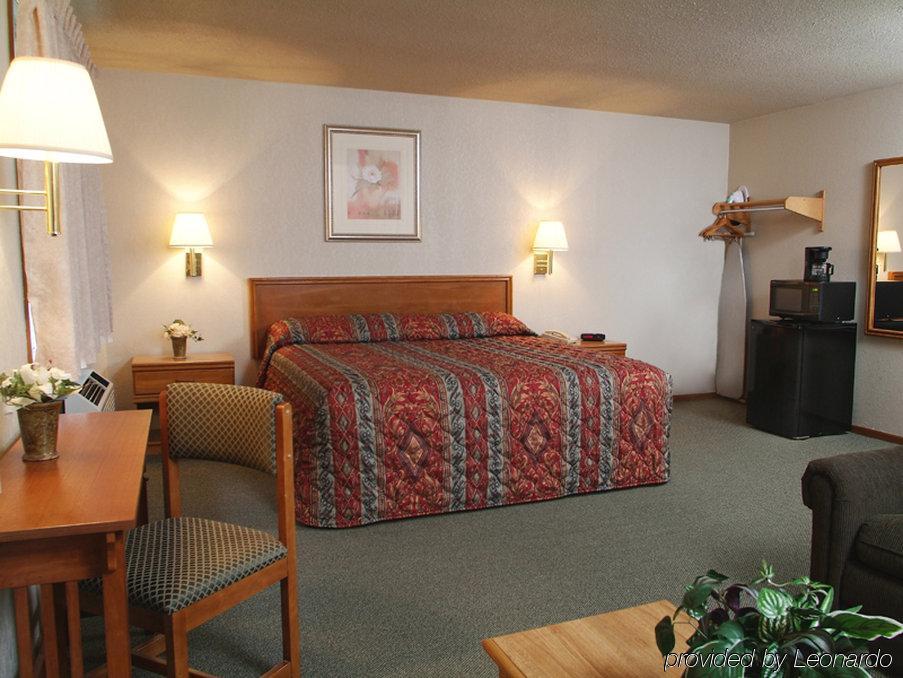 Heartland Inn Coralville Room photo