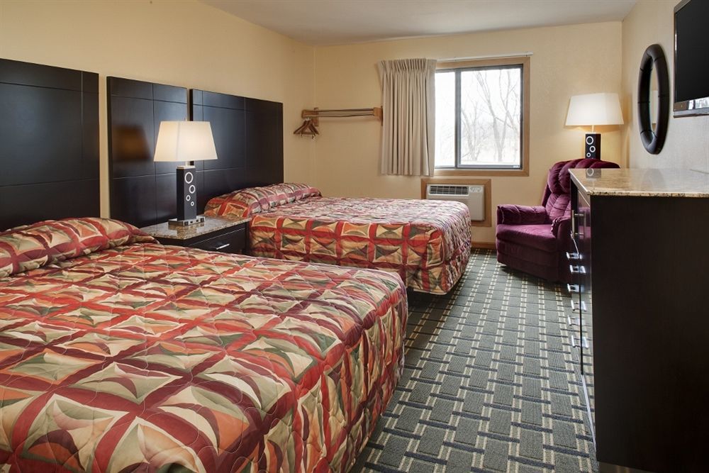 Heartland Inn Coralville Exterior photo