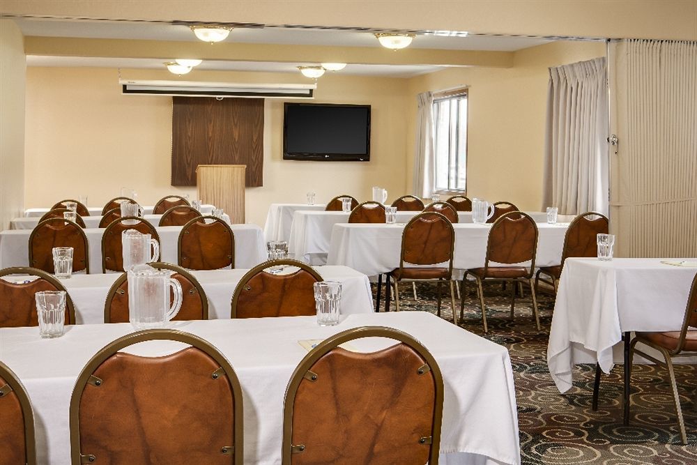 Heartland Inn Coralville Exterior photo