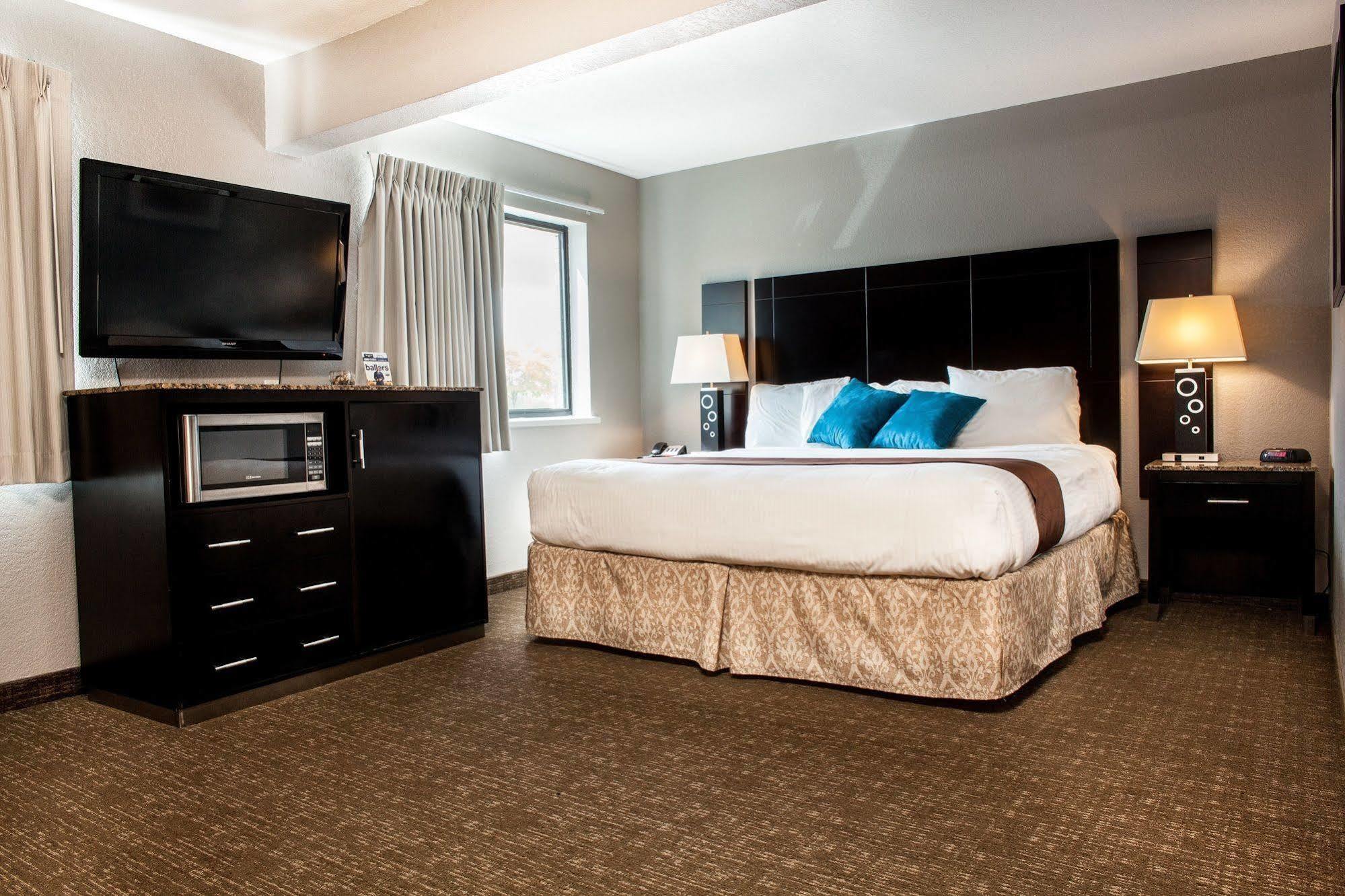 Heartland Inn Coralville Exterior photo